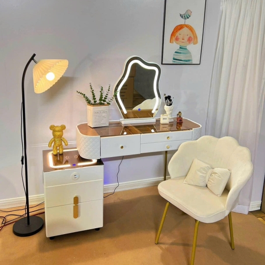 Bàn trang điểm thông minh có gương Led  BP3